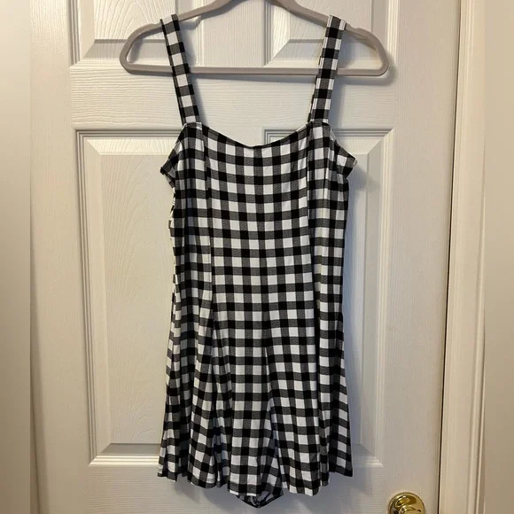 Forever 21 Black & White Gingham Sweetheart Neckline Romper - Picture 7 of 14